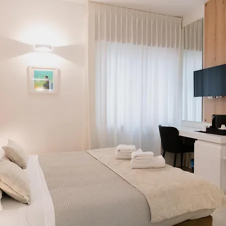 Lo Di Viale Lo Re & Caffe' 3* Lecce