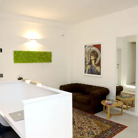 Lo Di Viale Lo Re & Caffe' Gæstehus 3*