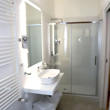 Lo Di Viale Lo Re & Caffe' Gæstehus Lecce