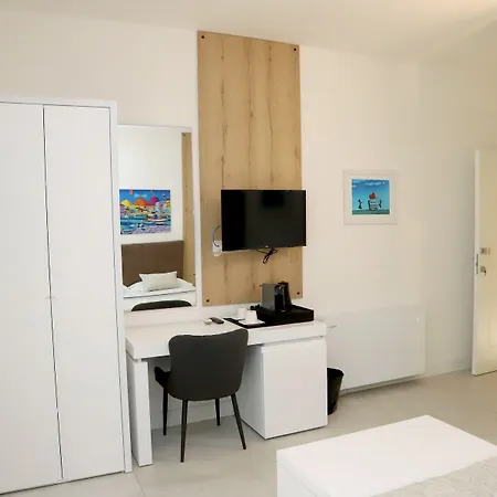 Lo Di Viale Lo Re & Caffe' Maison d'hôtes Lecce